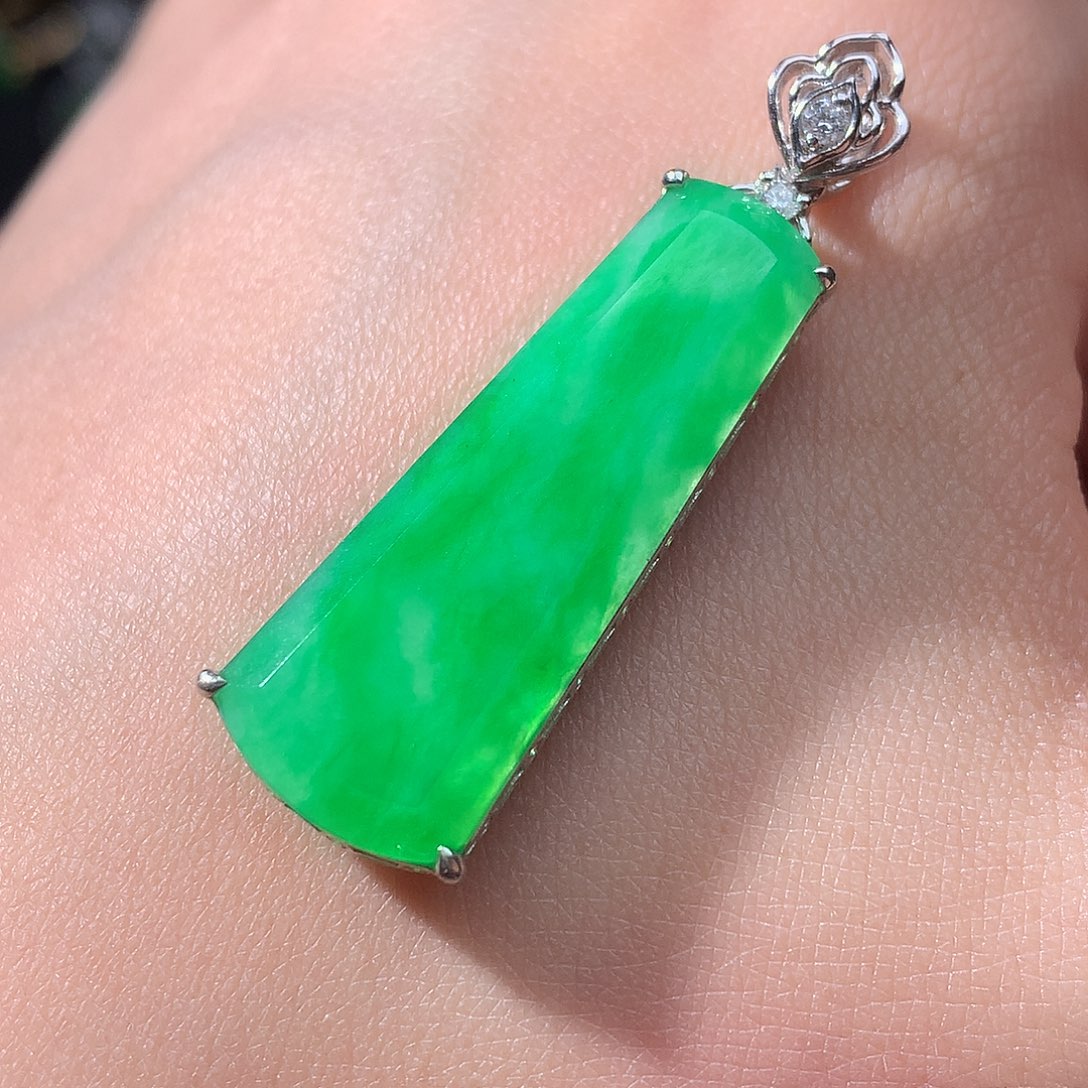 翡翠吊坠(不含链)18K金镶嵌无事牌