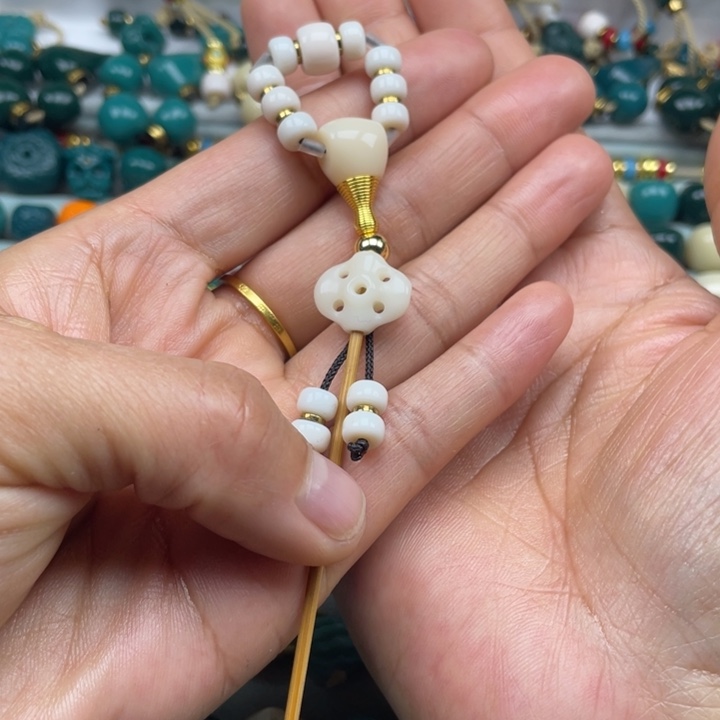 琉璃颈饰雪巴琉璃配饰珠