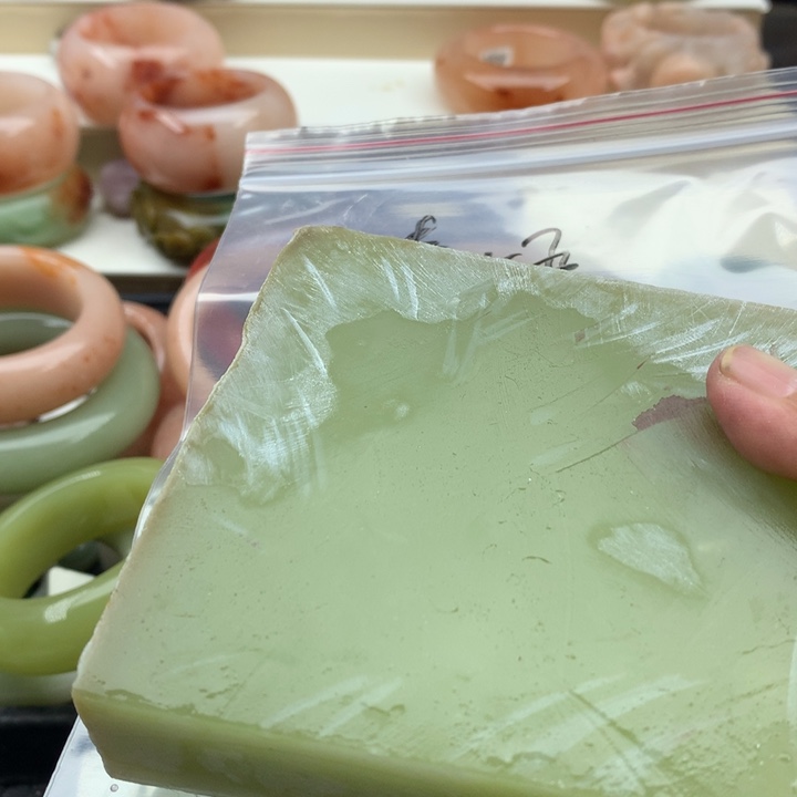 贵***涵石英岩玉未镶嵌13468975444