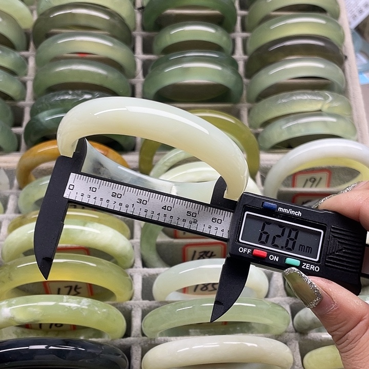 蛇纹石玉未镶嵌手镯198