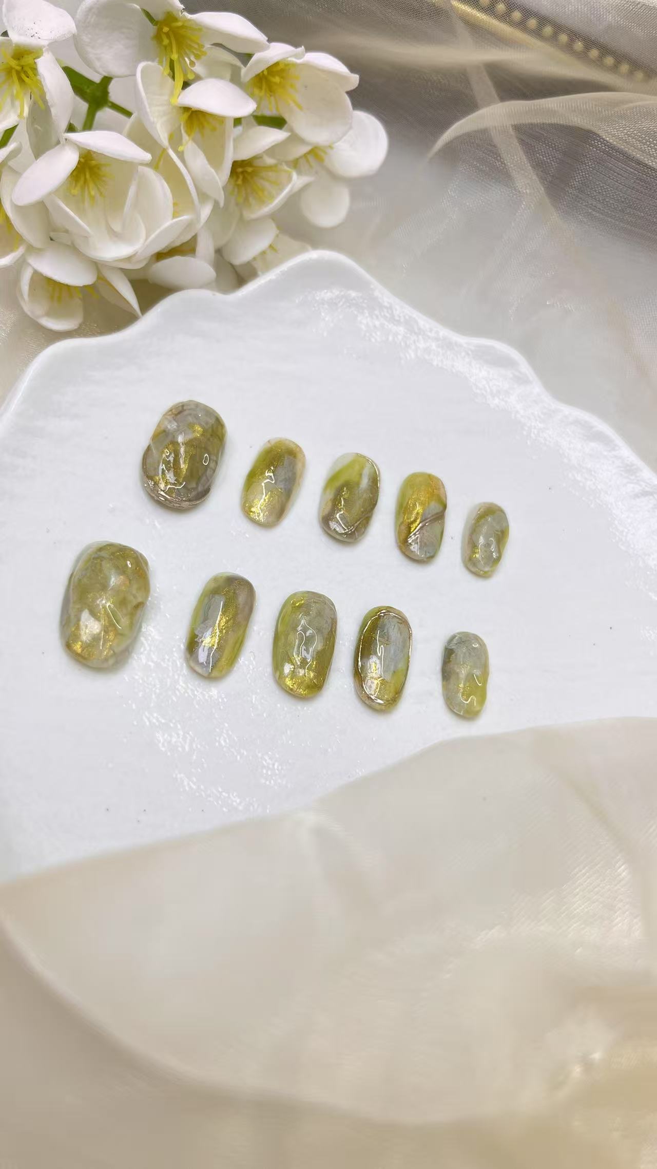 《翠金漫痕》水晶碎石姜黄晕染绿晶石春夏手工短款穿戴甲