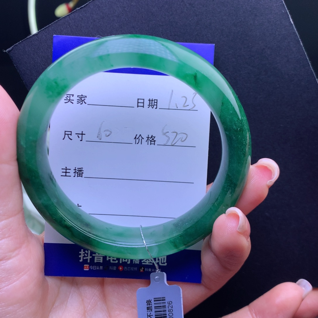 石英质玉手镯未镶嵌做***?