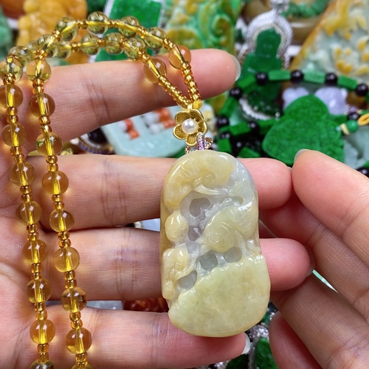 翡翠未镶嵌吊坠(赠链)