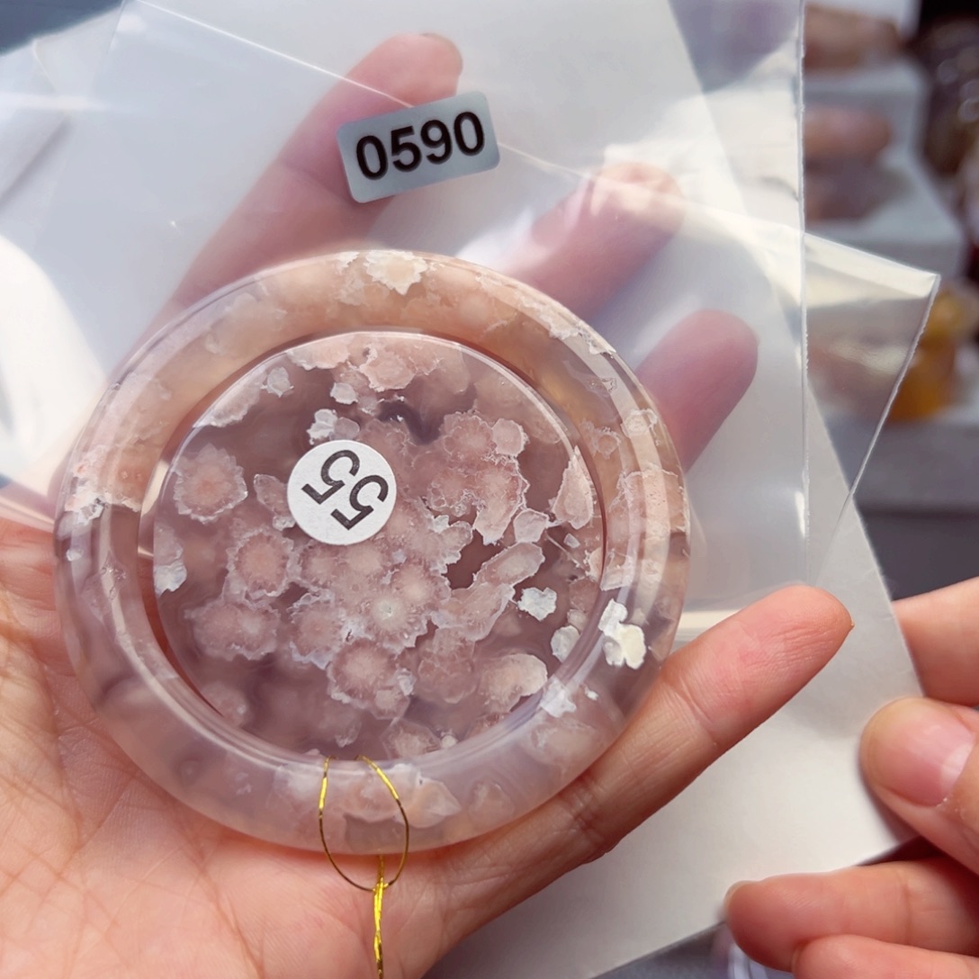 玛瑙/玉髓手镯未镶嵌一****?