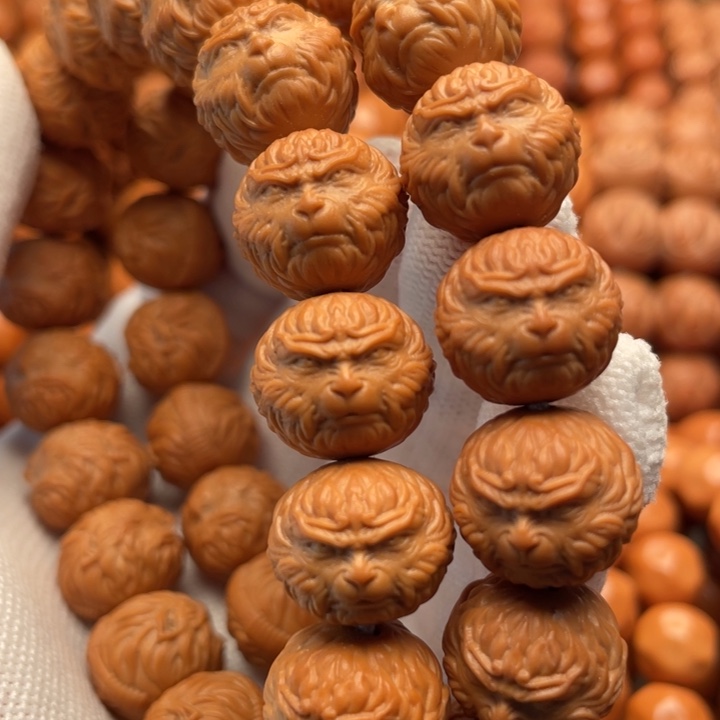 猴头核桃吊坠送****花斗战胜佛