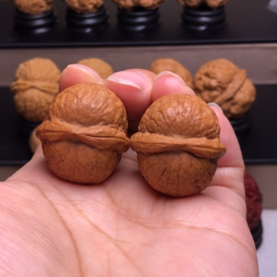 文玩核桃把件太极龙珠25