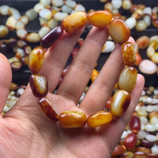 和田玉颈饰未镶嵌