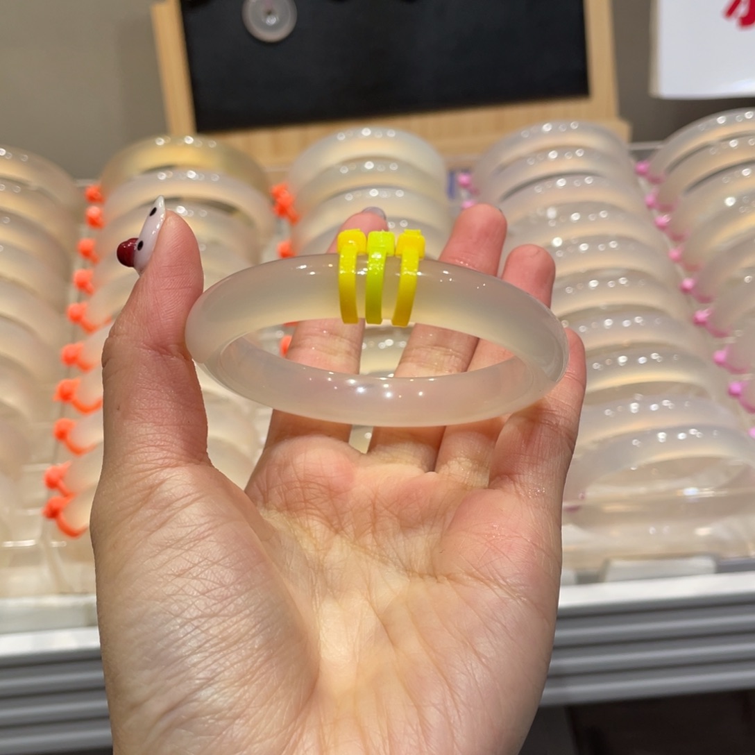 冒***ᨳ玛瑙/玉髓未镶嵌手镯@定向香槟金@【55】