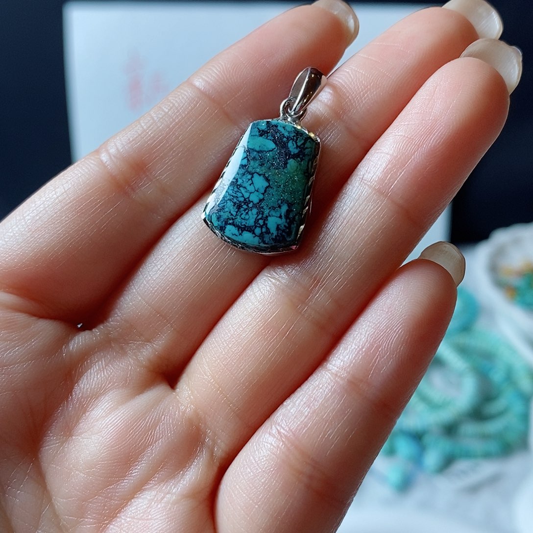 绿松石颈饰未镶嵌