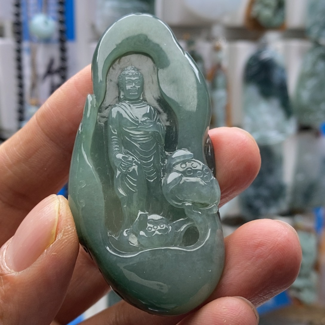 翡翠颈饰未镶嵌佛