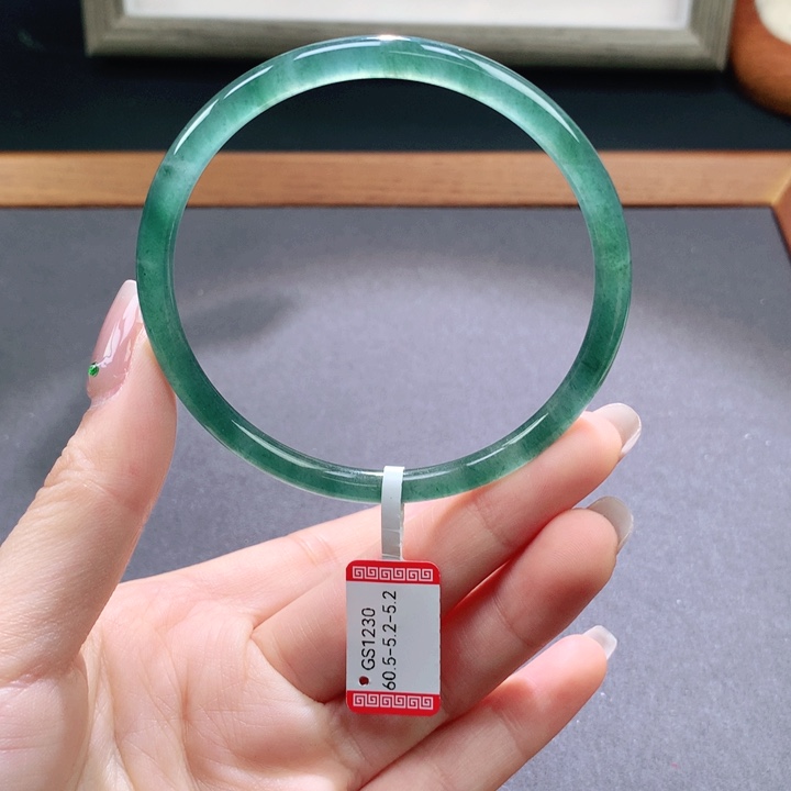 翡翠手镯未镶嵌天然翡翠手镯