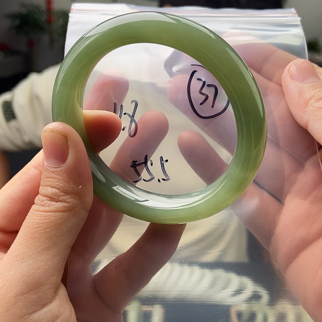 和田玉颜色多样性发拍一发一未镶嵌