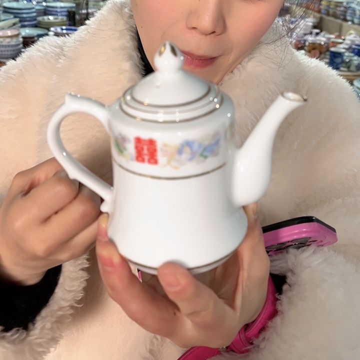 瓷片景德镇陶瓷茶壶。