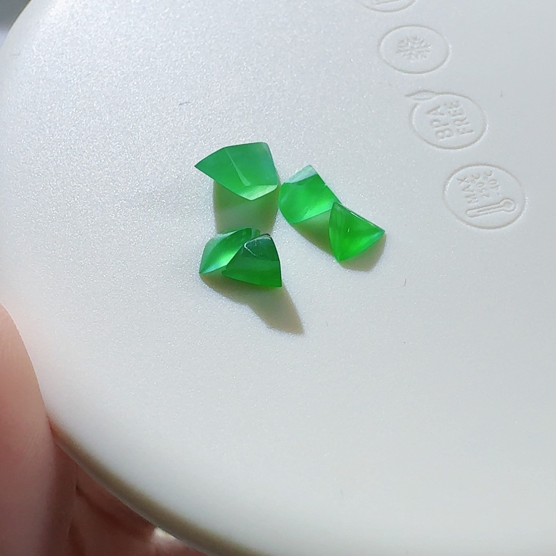 翡翠颈饰未镶嵌随形