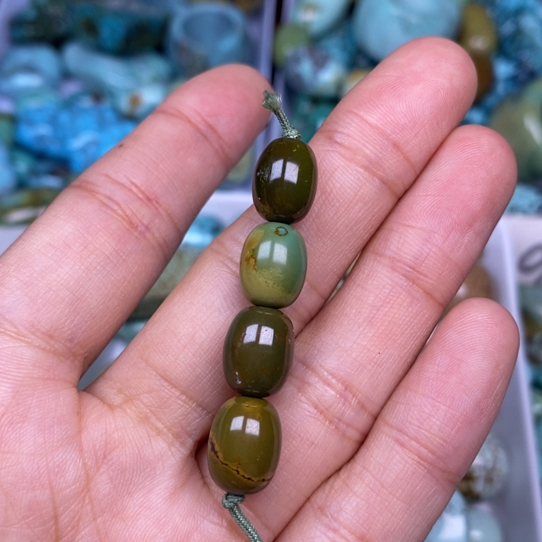 绿松石未镶嵌颈饰