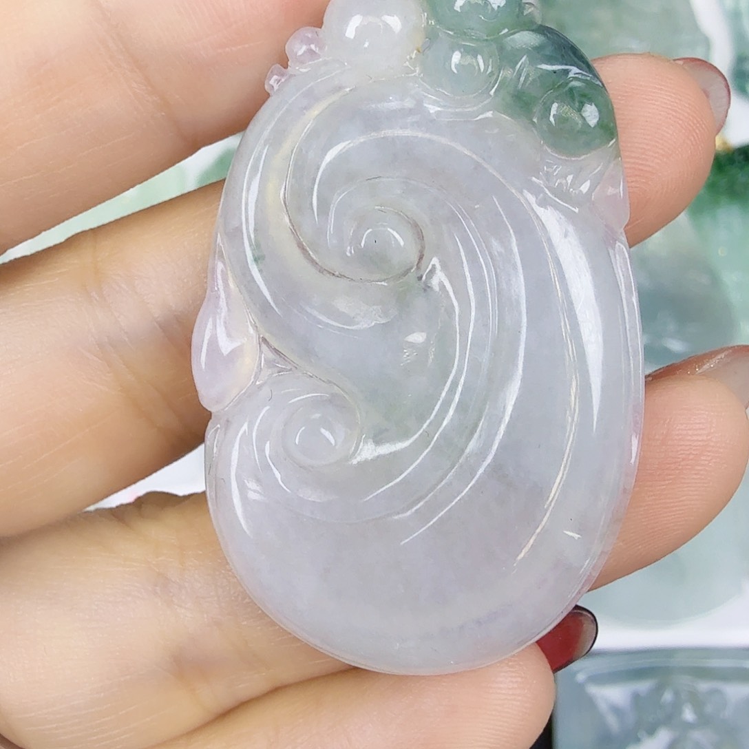 翡翠颈饰未镶嵌如意