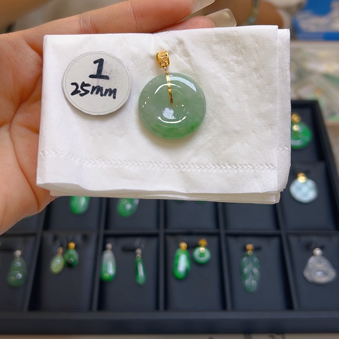 翡翠吊坠(不含链)18K金镶嵌翡翠