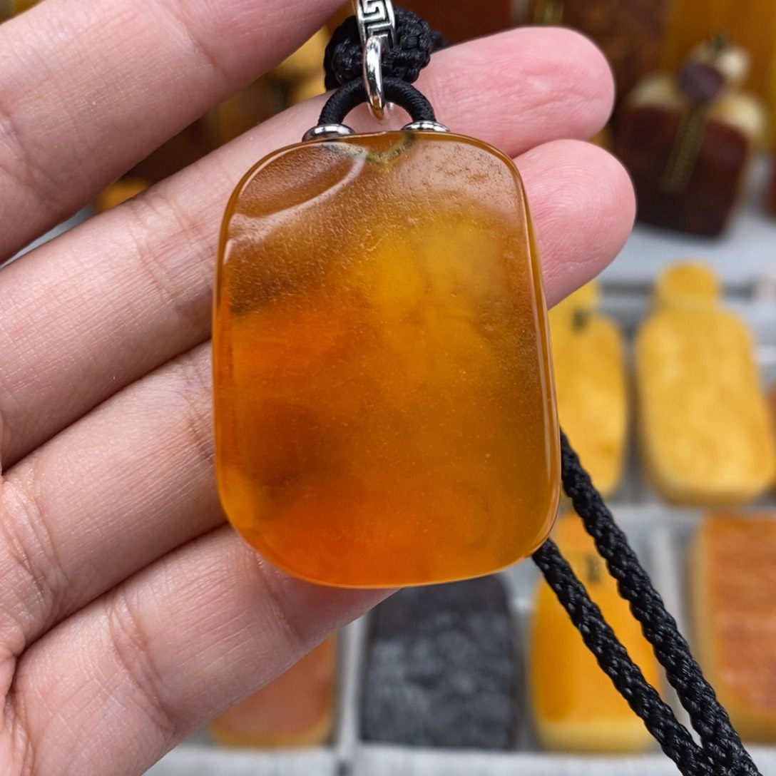 琥珀吊坠(赠链)未镶嵌