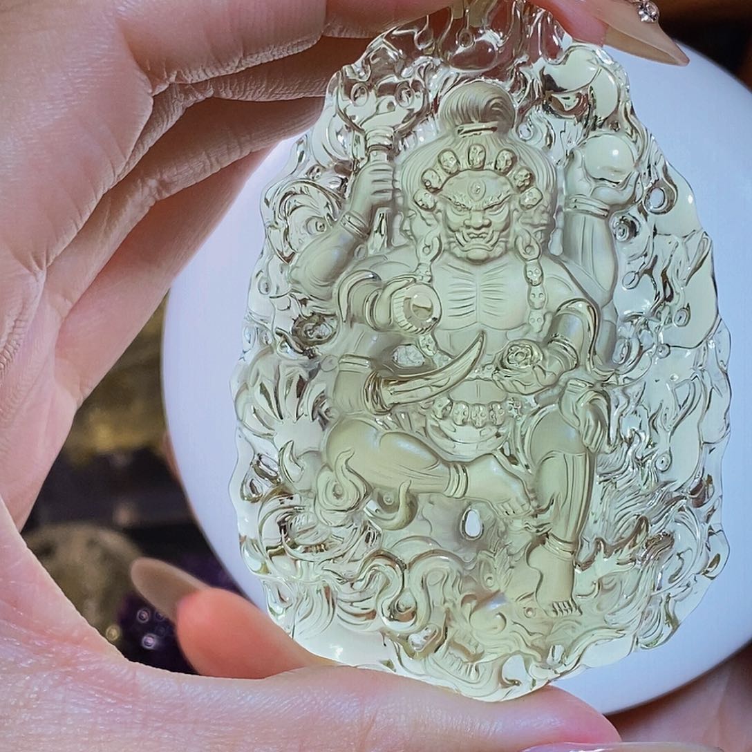 米***凌未镶嵌水晶颈饰吊坠