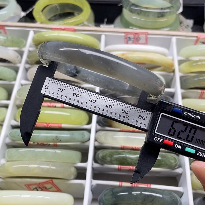 蛇纹石玉未镶嵌手镯743