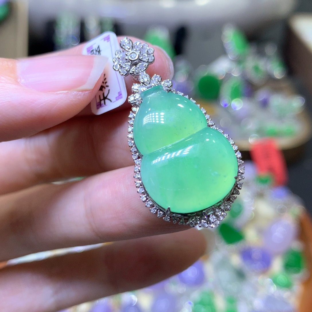 【闪购商品】翡翠颈饰18K金镶嵌翡翠吊坠项链