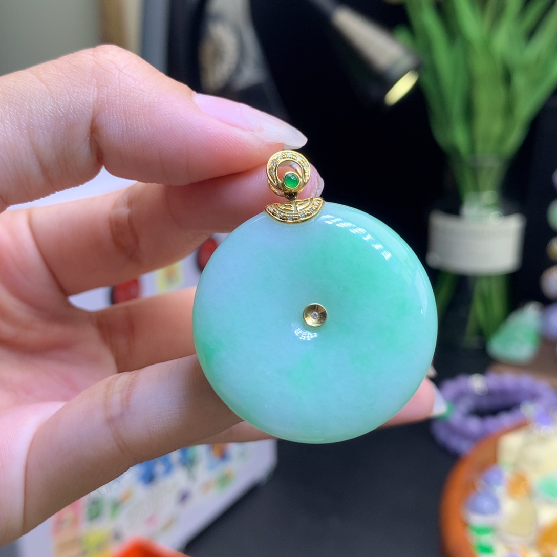 翡翠18K金镶嵌颈饰