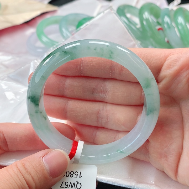 翡翠手镯未镶嵌缅甸A货翡翠手镯