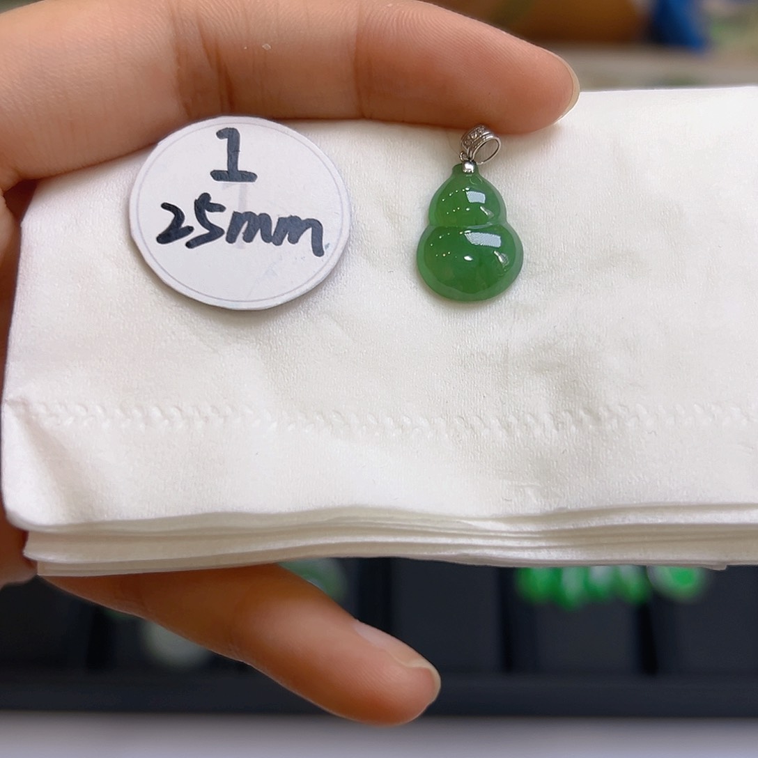 翡翠吊坠(不含链)18K金镶嵌翡翠