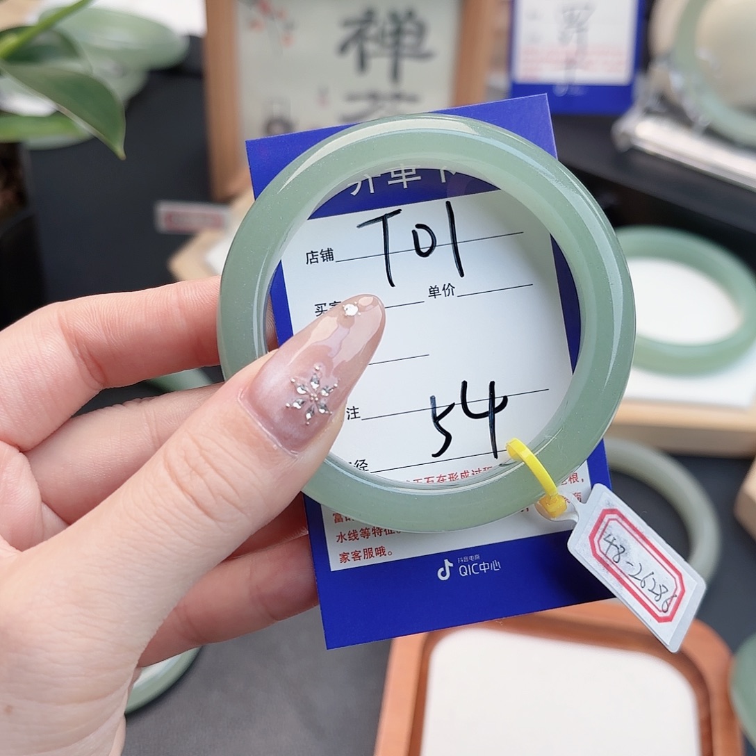 糖***糖石英质玉未镶嵌手镯