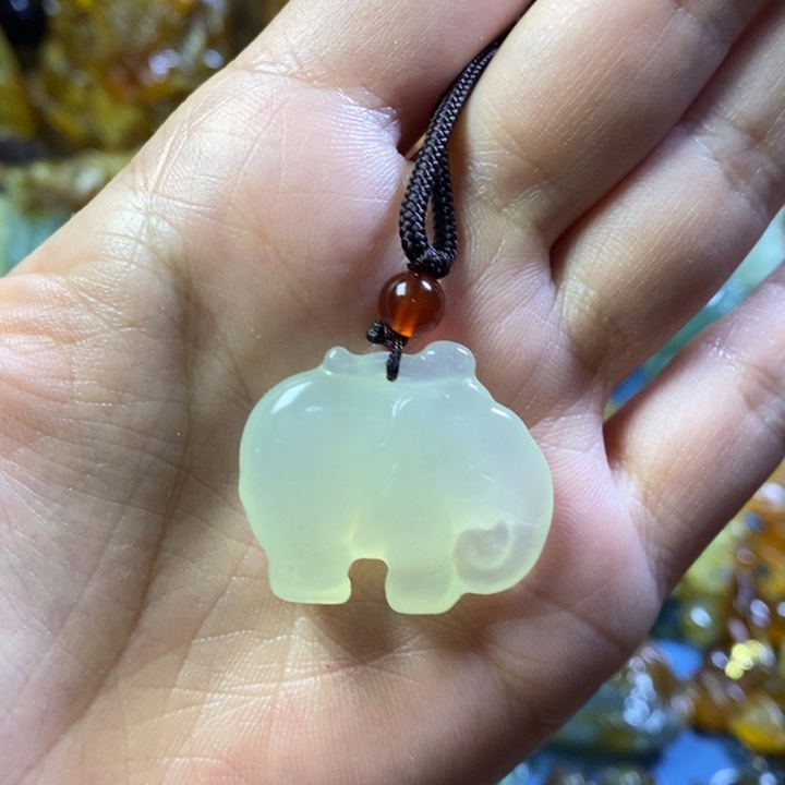 蛇纹石玉颈饰未镶嵌