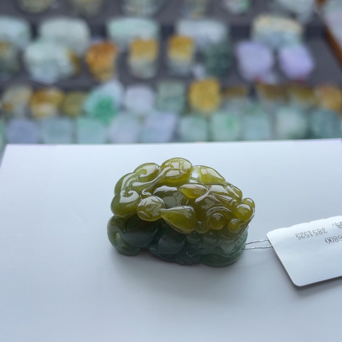 翡翠颈饰未镶嵌貔貅