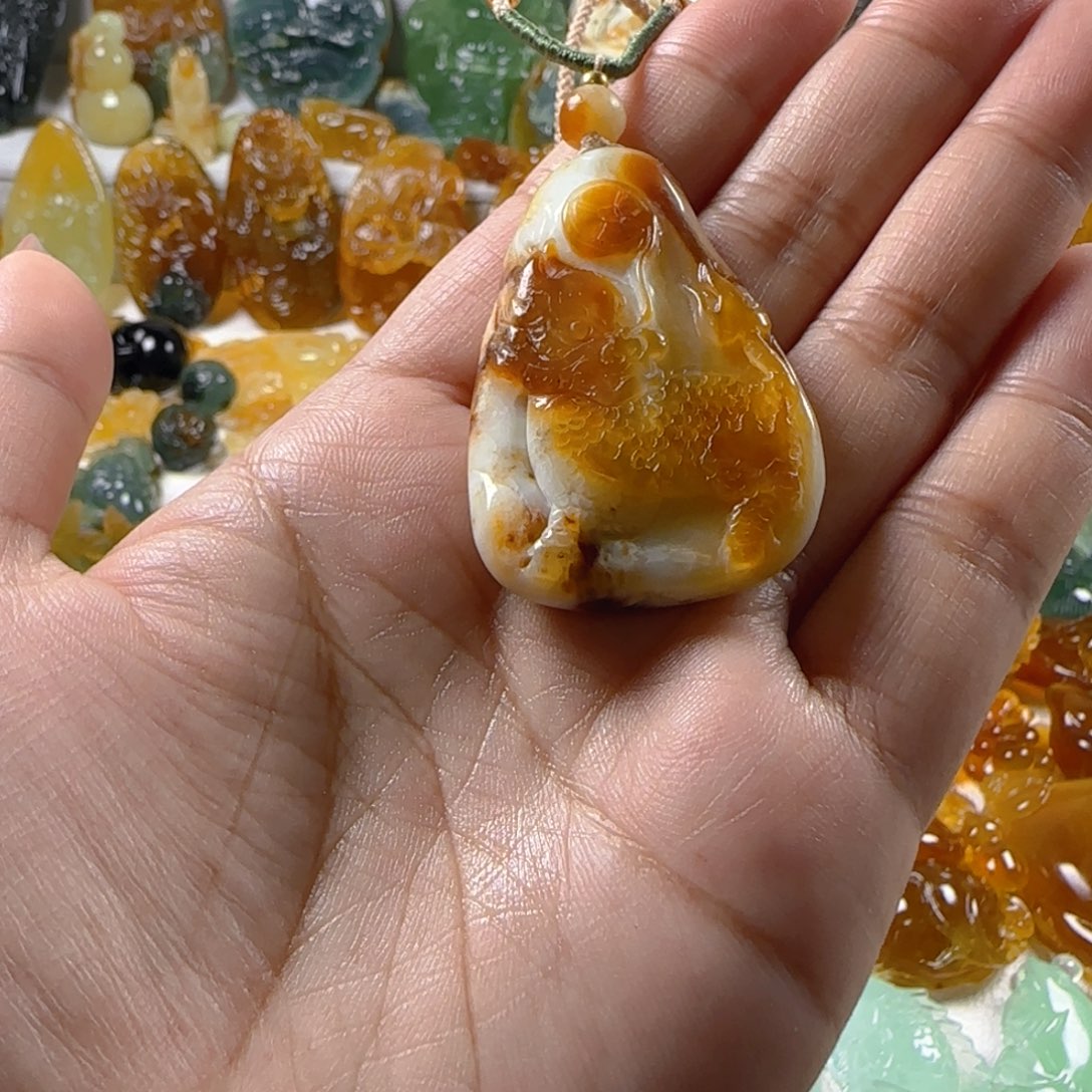 蛇纹石玉颈饰未镶嵌