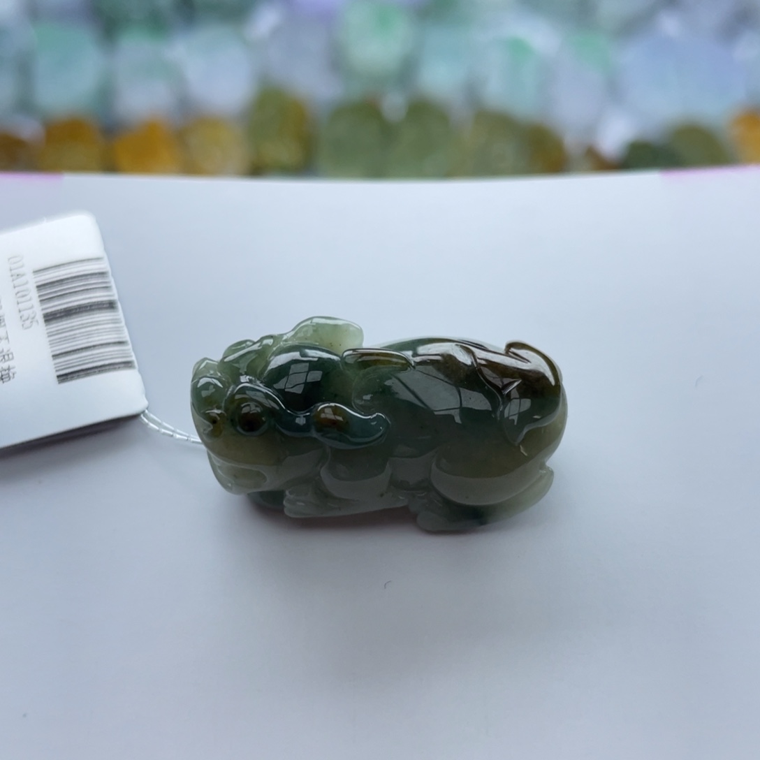 翡翠颈饰未镶嵌貔貅