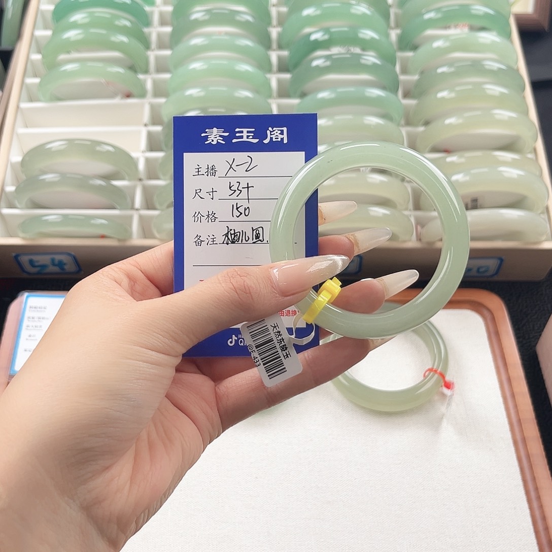 柚***圆东陵石未镶嵌手镯