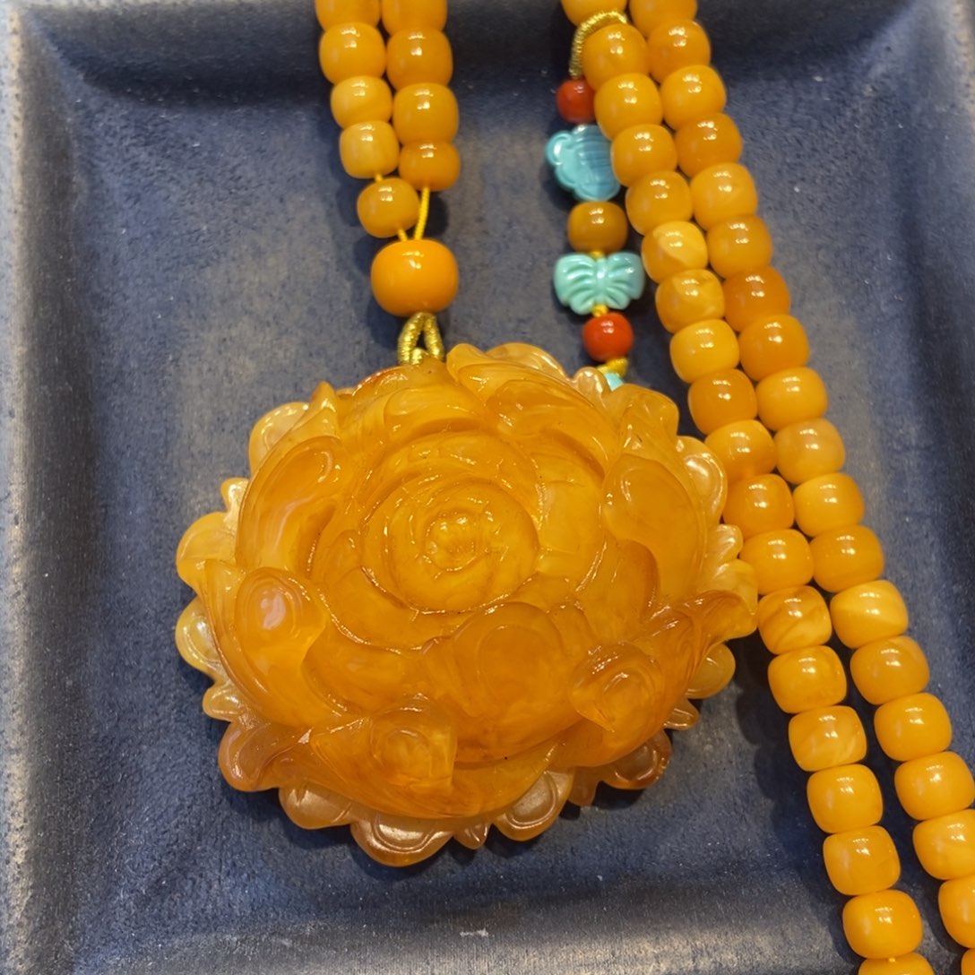 琥珀未镶嵌颈饰蜜蜡