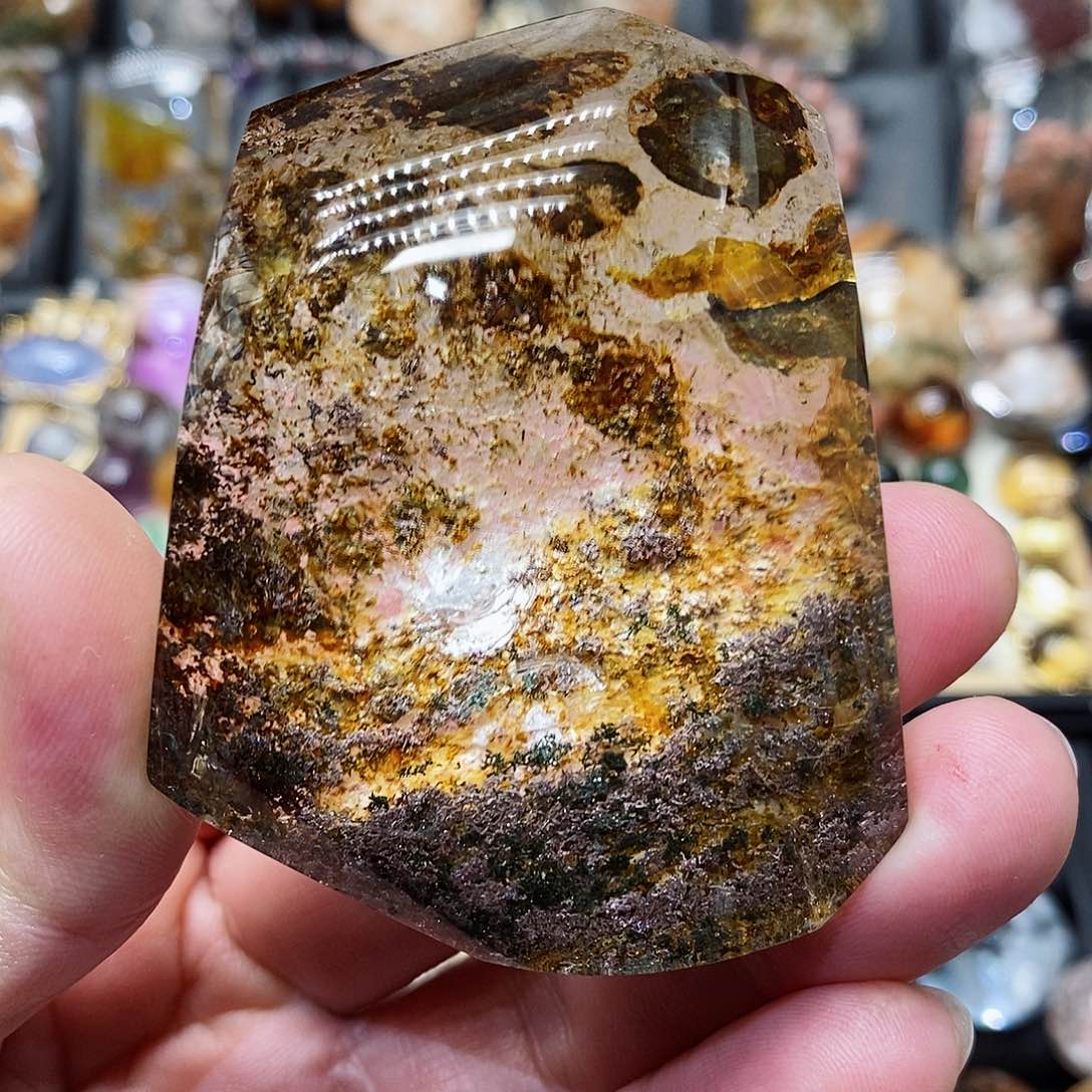 水晶原石未镶嵌董*阳天然精致水晶原石