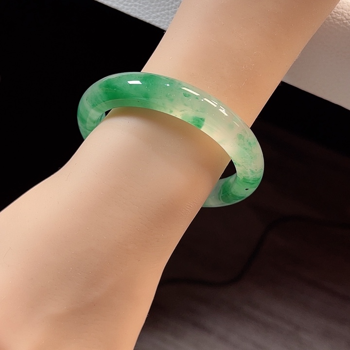 石英质玉手镯未镶嵌ζ****陳