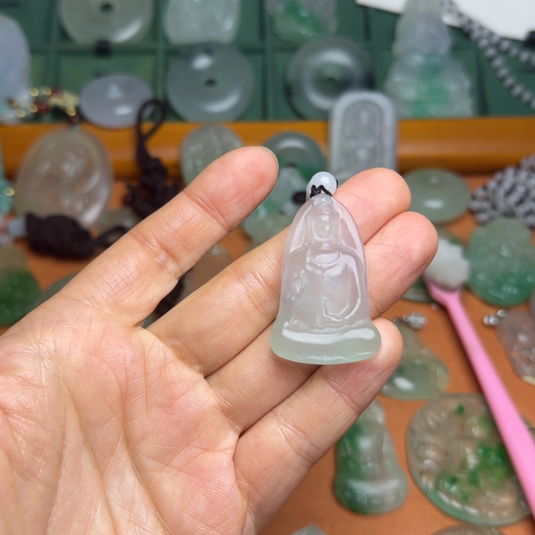 翡翠未镶嵌颈饰翡翠观音