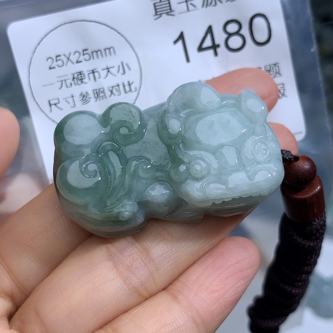 翡翠未镶嵌颈饰1480。