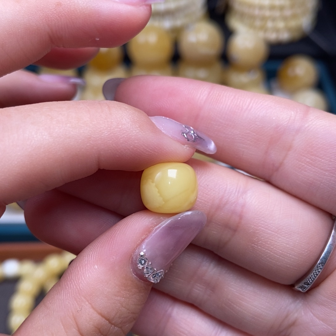 蜜蜡未镶嵌珠宝奇石10.6*9.7mm