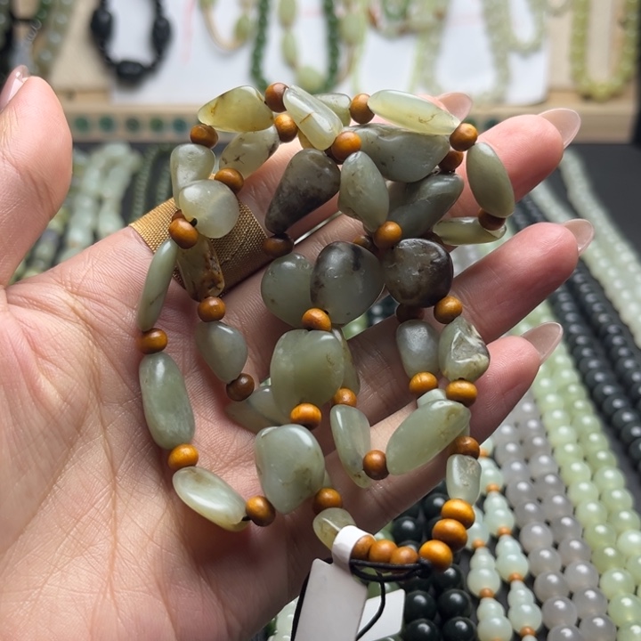 和田玉颈饰未镶嵌