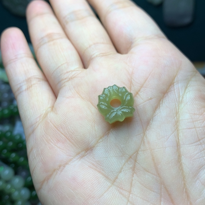 颈饰未镶嵌和田玉（糖玉）
