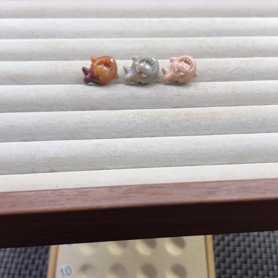 我***强石英质玉未镶嵌珠宝半成品