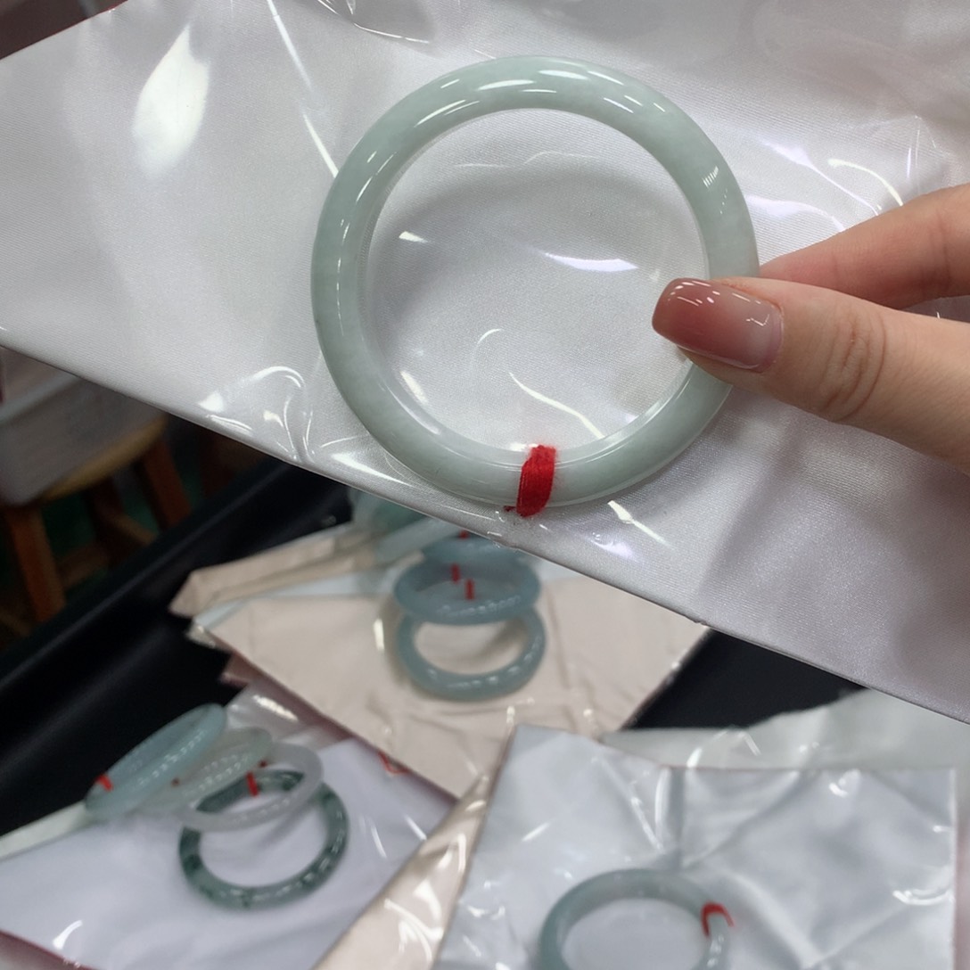 翡翠手镯未镶嵌栋买断