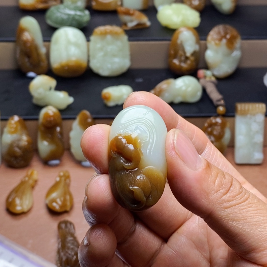 辛***辰和田玉未镶嵌吊坠(不含链)