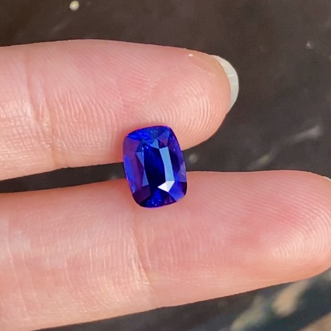 25B180 有烧皇家蓝蓝宝石 2.70克拉