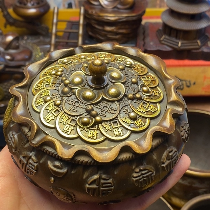 铜器摆件做工精良