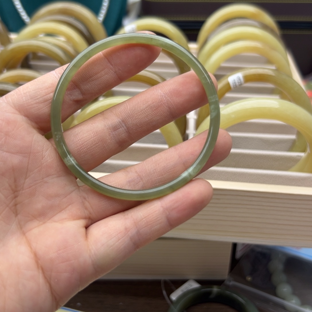 和田玉手镯未镶嵌58.5圈围3440