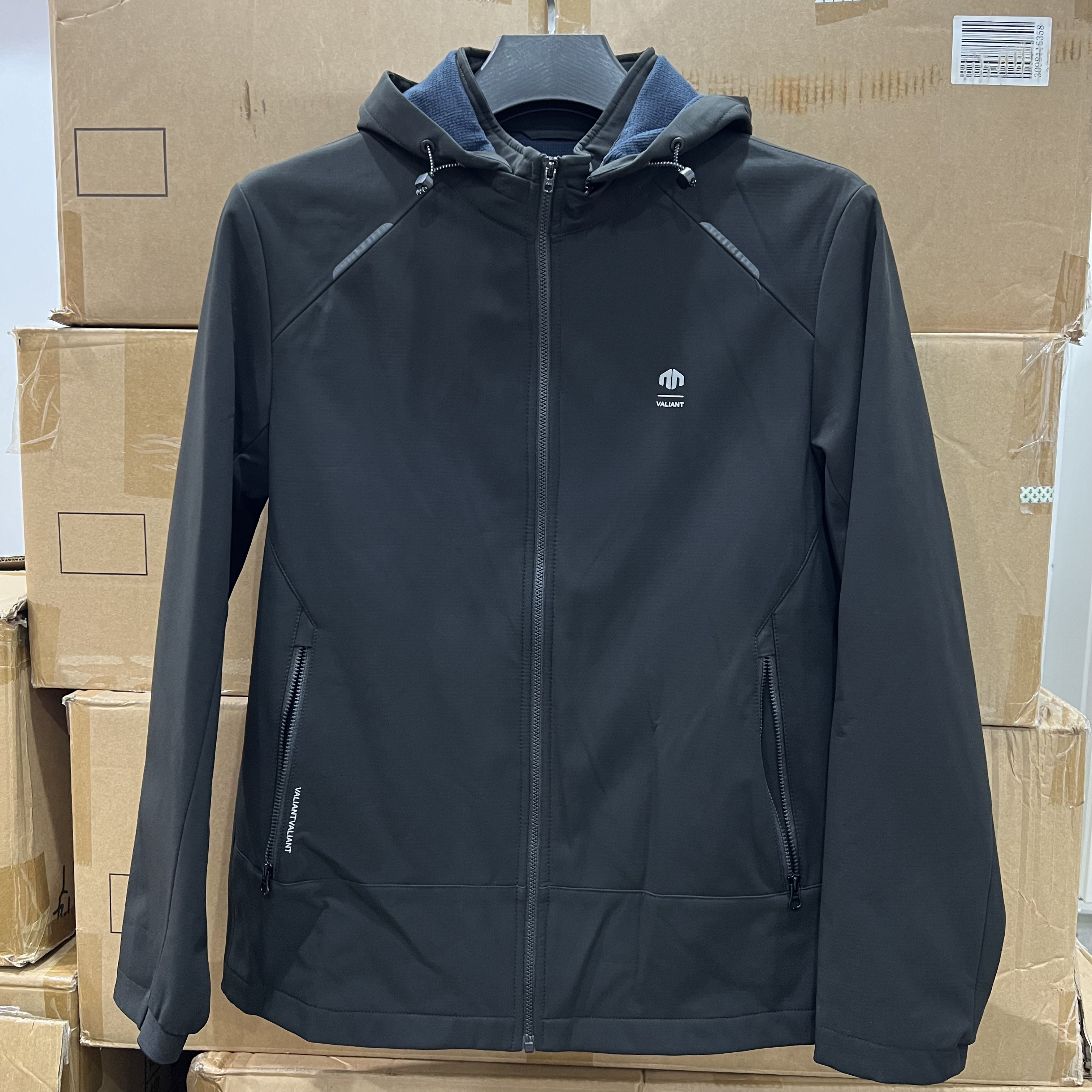 8893撤柜H剪标秋冬休闲夹克可拆卸帽绒内里外套男士软壳黑色