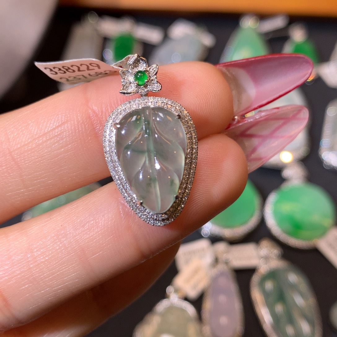 翡翠吊坠(不含链)18K金镶嵌